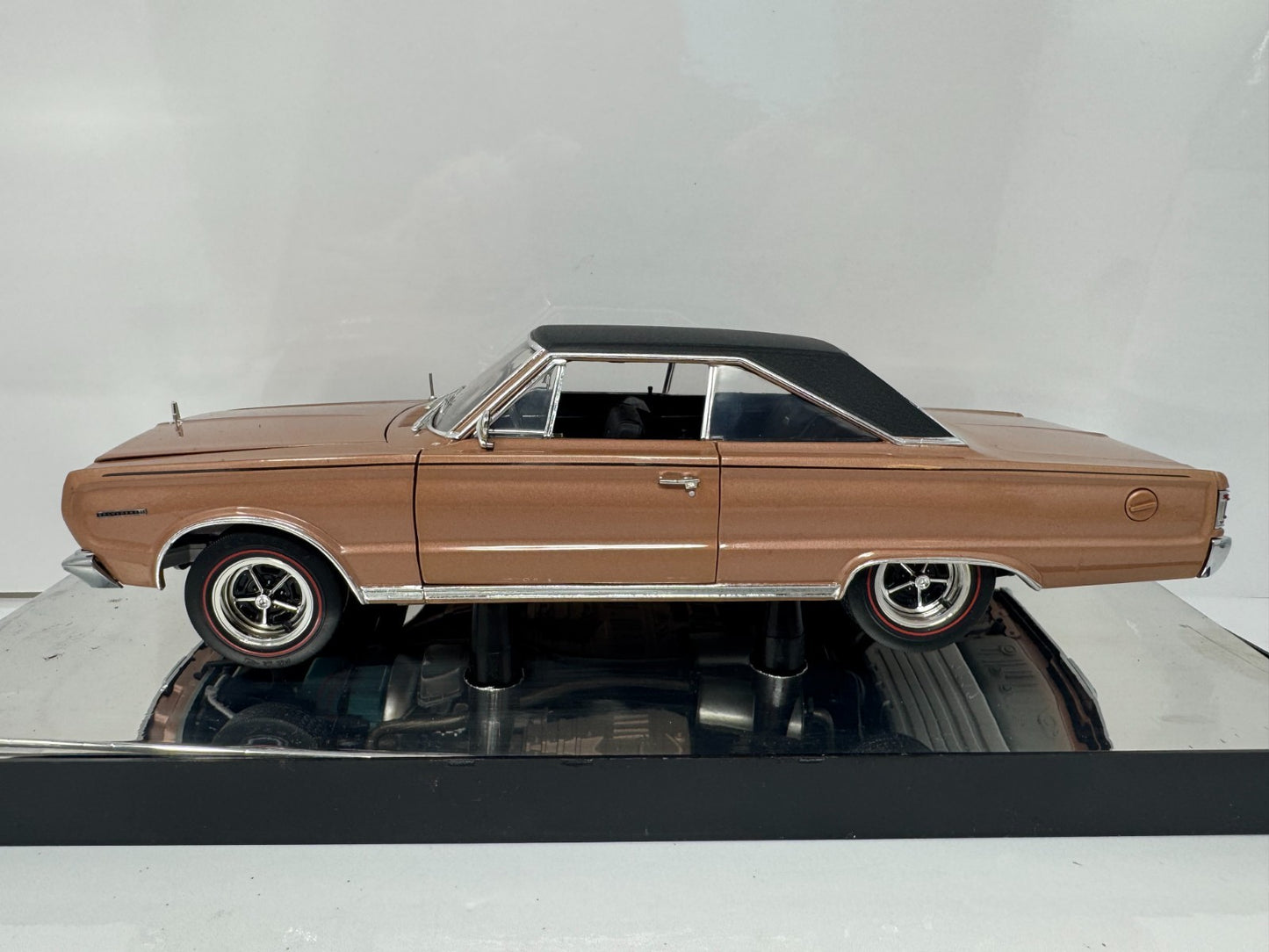 Highway 61 Collectibles 1967 Plymouth Belvedere II 1:18 Diecast