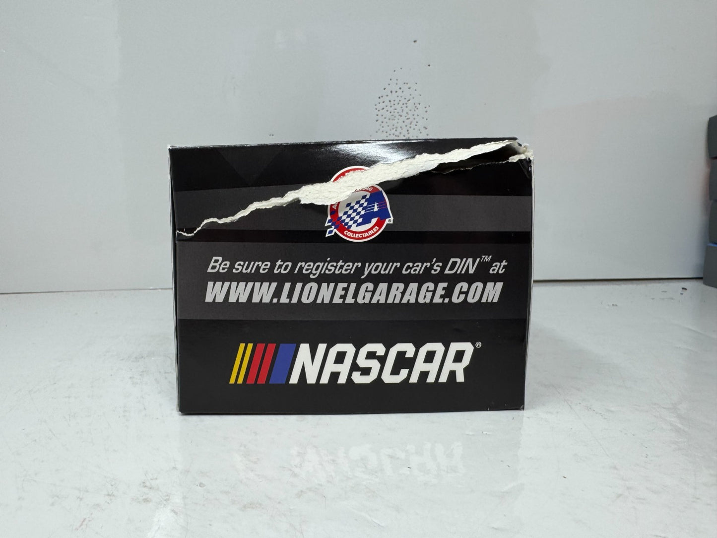 Lionel Nascar #4 Kevin Harvick Rheem Chasing the Cure 2023 Mustang 1:24 Diecast