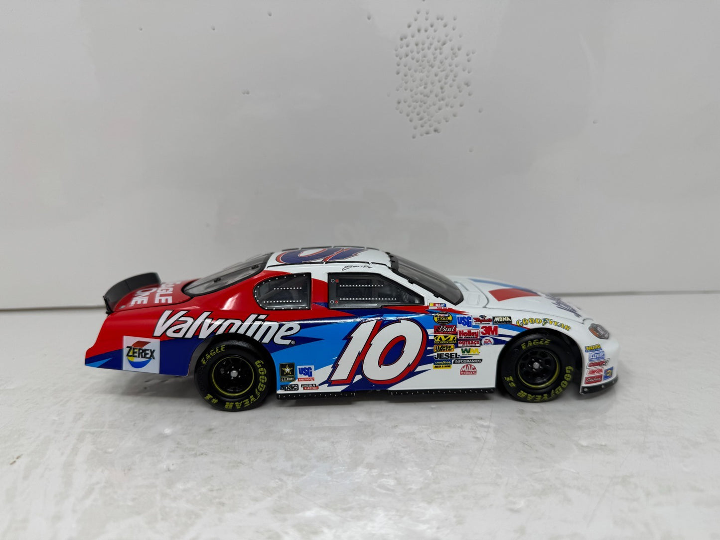 Action NASCAR #10 Scott Riggs Valvoline 2004 Monte Carlo 1:24 Diecast