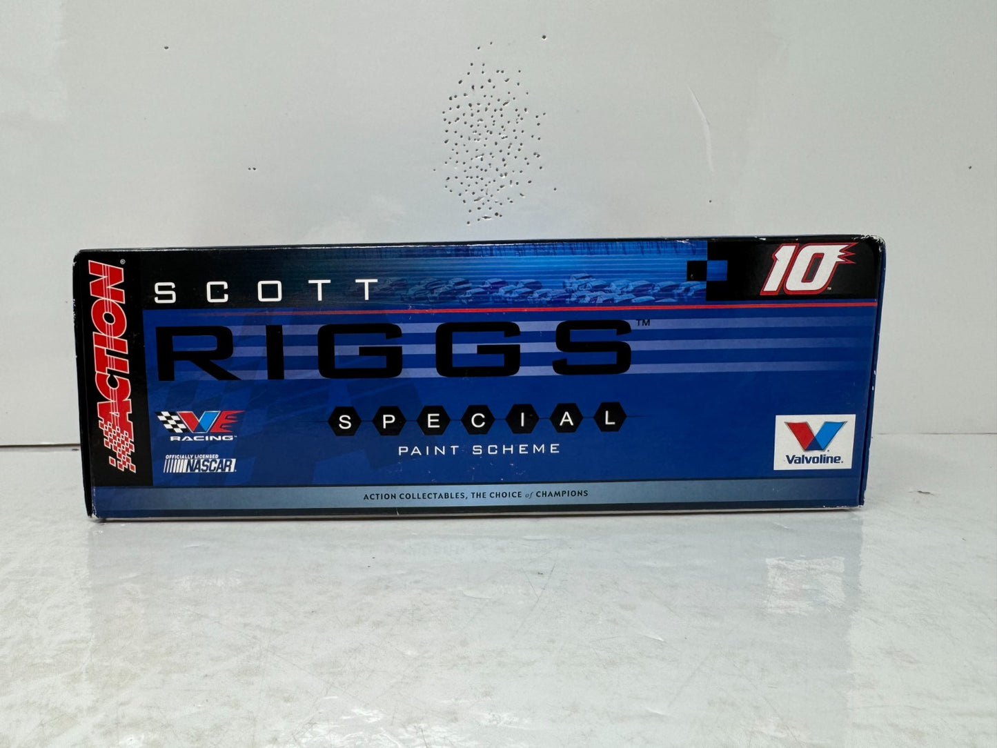 Action Nascar #10 Scott Riggs Valvoline Cars 2006 Dodge Charger 1:24 Diecast