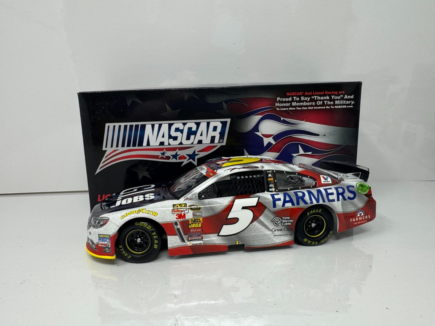 Lionel NASCAR Kasey Kahne #5 Farmers GI Jobs Salutes 2014 Chevy SS 1:24 Diecast
