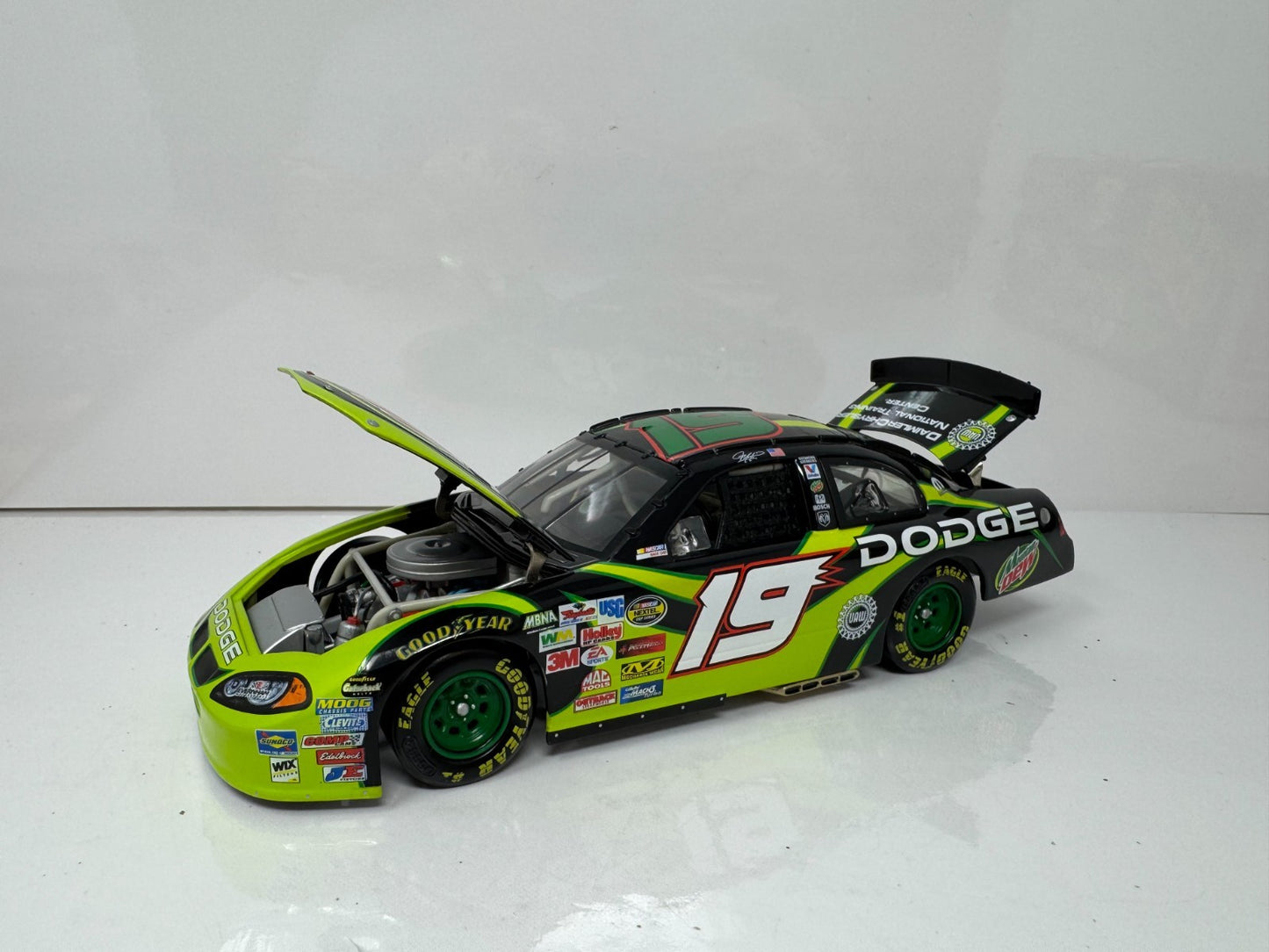 Action NASCAR Jeremy Mayfield #19 Mountain Dew 2004 Dodge Intrepid 1:24 Diecast