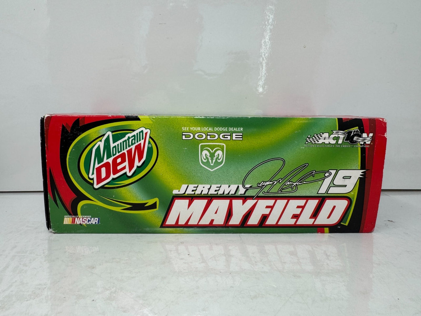 Action Nascar #19 Jeremy Mayfield Mountain Dew 2002 Dodge Intrepid 1:24 Diecast