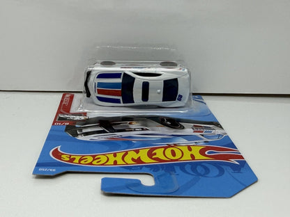 Hot Wheels HW Rescue 2010 Chevrolet Camaro SS 1:64 Diecast White