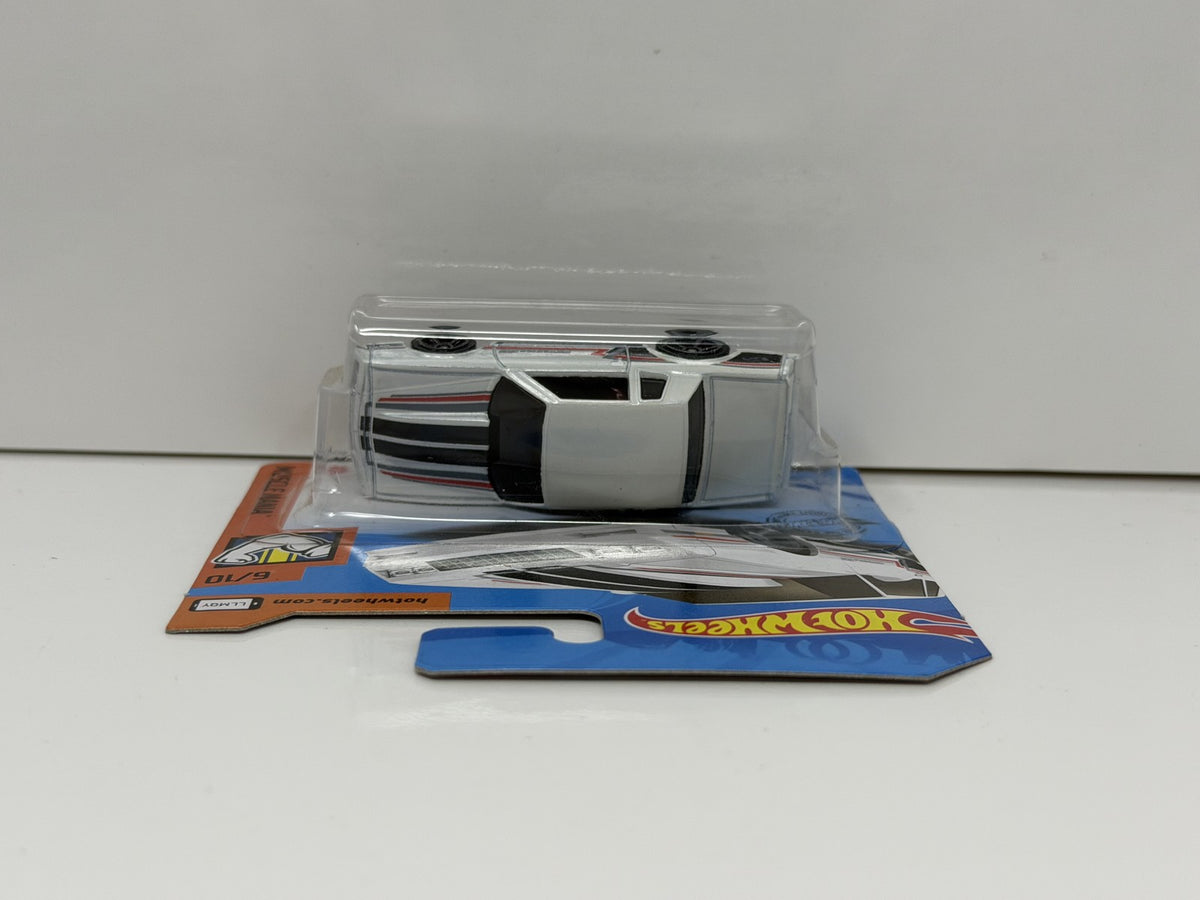 Hot Wheels Muscle Mania 1986 Chevrolet Monte Carlo SS 1:64 Diecast Short Card