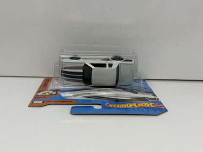 Hot Wheels Muscle Mania 1986 Chevrolet Monte Carlo SS 1:64 Diecast Short Card