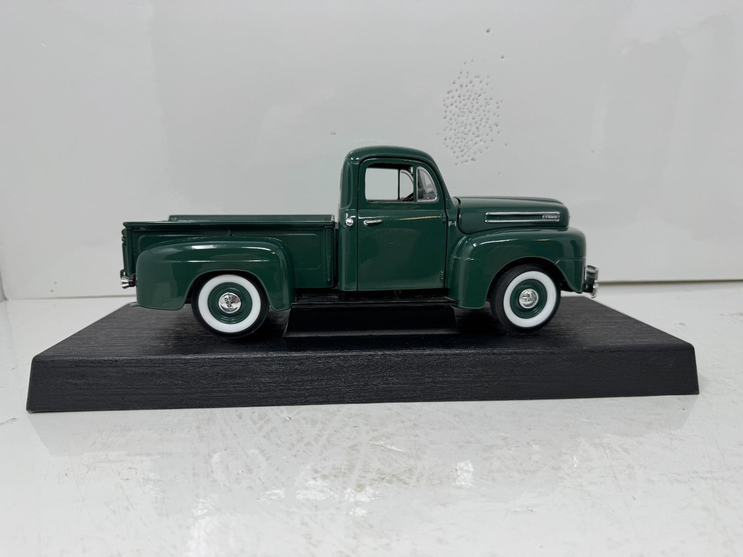 Yat Ming Road Legends 1948 Ford F-1 Pickup 1:18 Diecast
