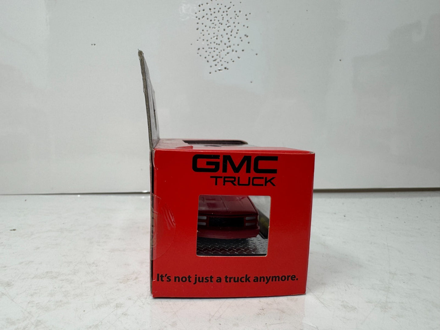 M2 Machines 1990 GMC Sierra 1500 1:64 Diecast