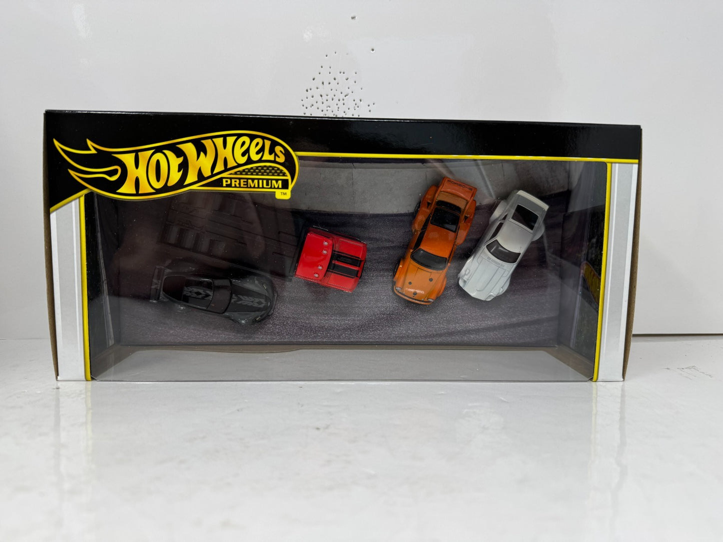 Hot Wheels Premium Track Day 4-Pack Collector Diorama Set 1:64 Diecast