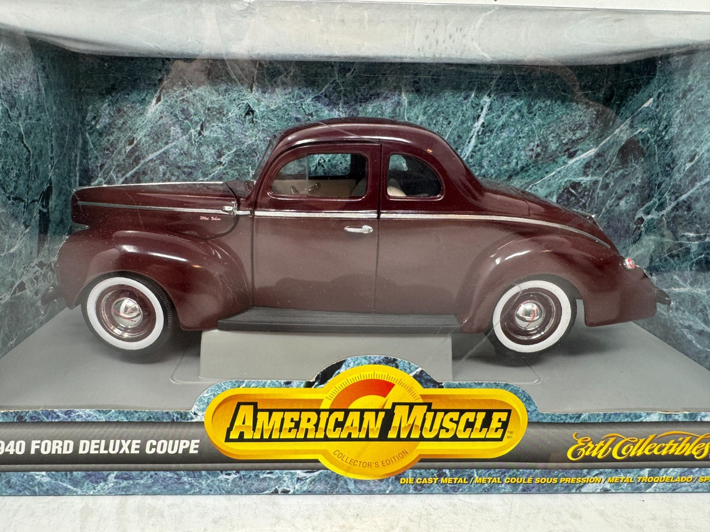 Ertl American Muscle 1940 Ford Deluxe Coupe 1:18 Diecast
