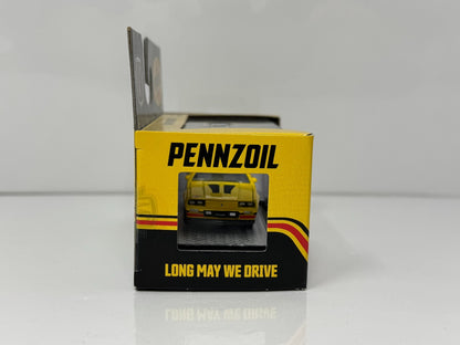 M2 Machines Pennzoil 1985 Chevrolet Camaro IROC-Z 1:64 Diecast