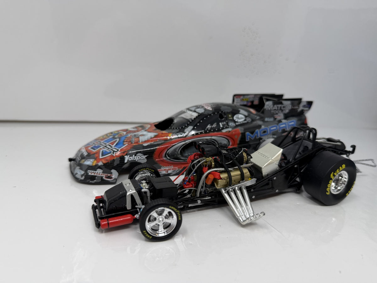 Action NHRA Gary Scelzi Mopar Oakley 2005 Charger Black Pearl 1:24 Diecast