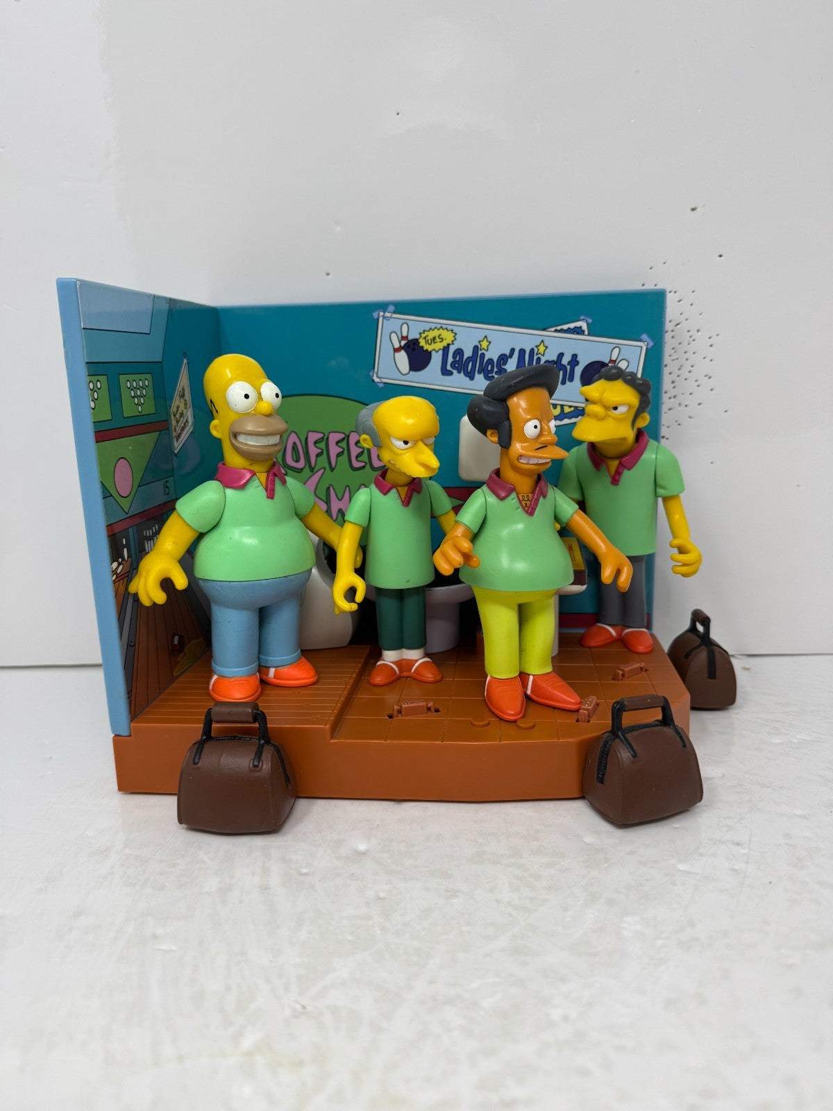 Simpsons World of Springfield Barney's Bowl-A-Rama Pin Pals Playmates Playset