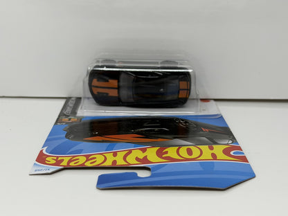 Hot Wheels HW Dream Garage 2018 Chevrolet Camaro SS 1:64 Diecast Black
