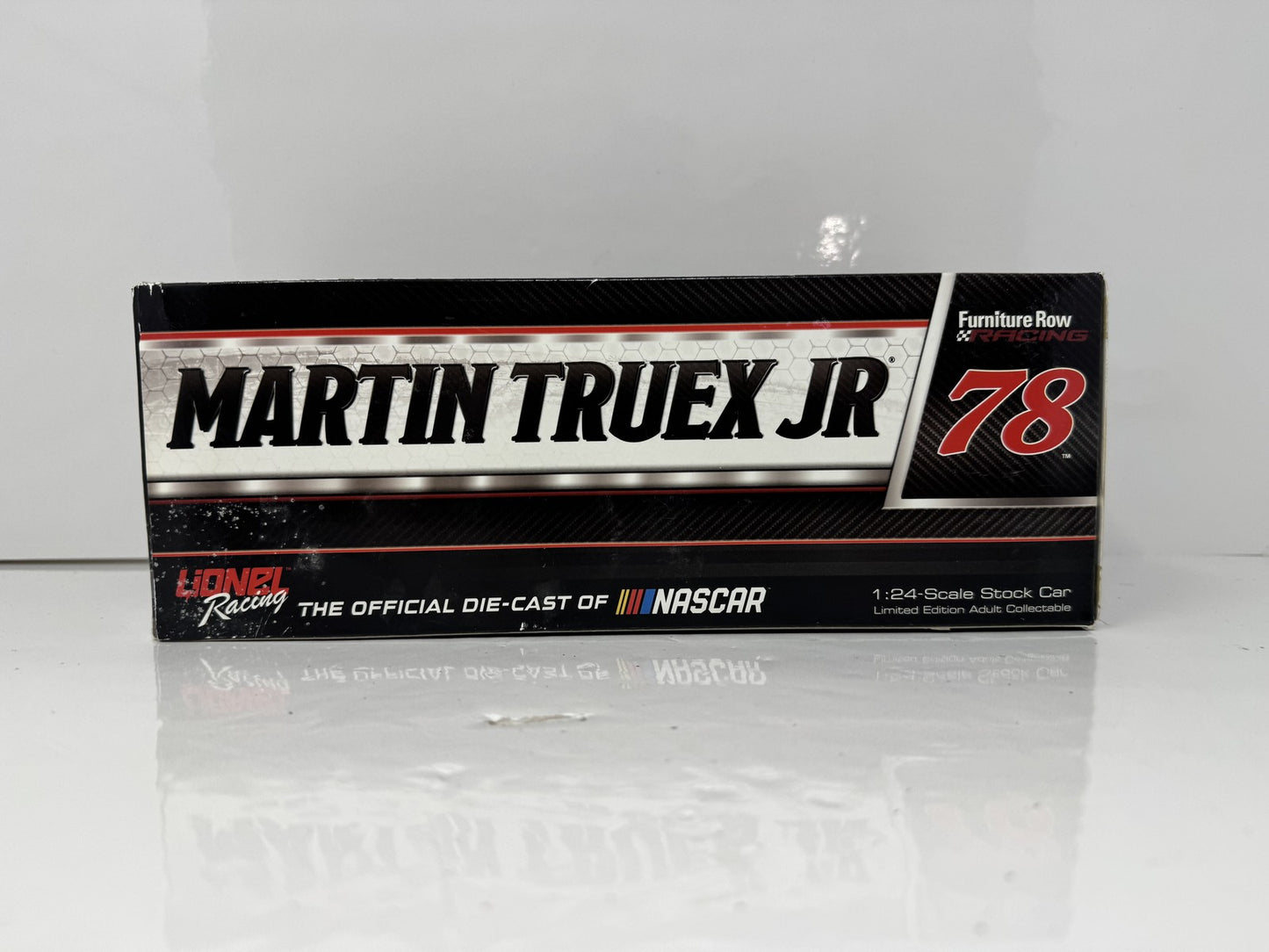 Lionel NASCAR Martin Truex Jr. #78 Bass Pro Boats 2017 Toyota Camry 1:24 Diecast