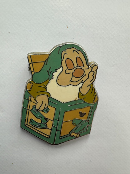 DLR Disney Sleepy Letter S Seven Dwarfs Jack in the Box Trading Pin DC1S12