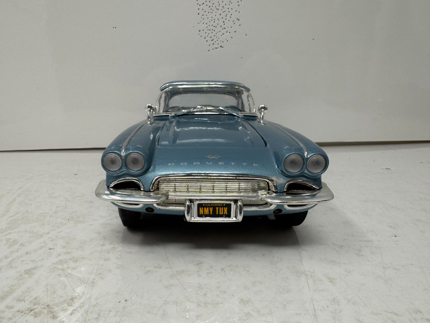 Ertl American Muscle 1961 Chevrolet Corvette 1:18 Diecast