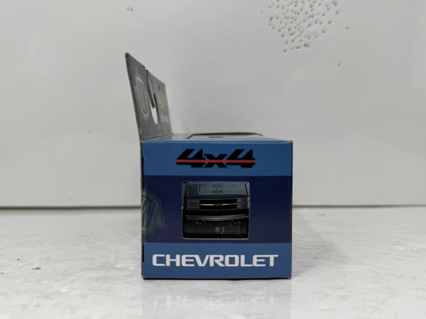 M2 Machines 1993 Chevrolet Silverado 1500 4x4 1:64 Diecast