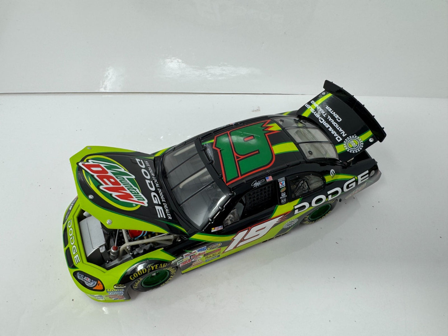 Action NASCAR Jeremy Mayfield #19 Mountain Dew 2004 Dodge Intrepid 1:24 Diecast