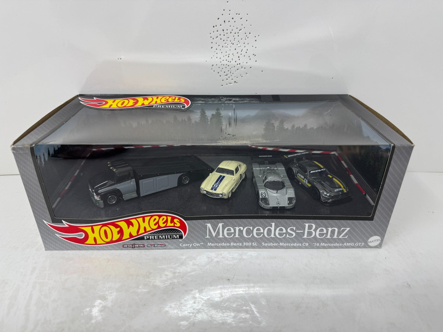 Hot Wheels Premium Mercedes-Benz 4-Pack Collector Diorama Set 1:64 Diecast