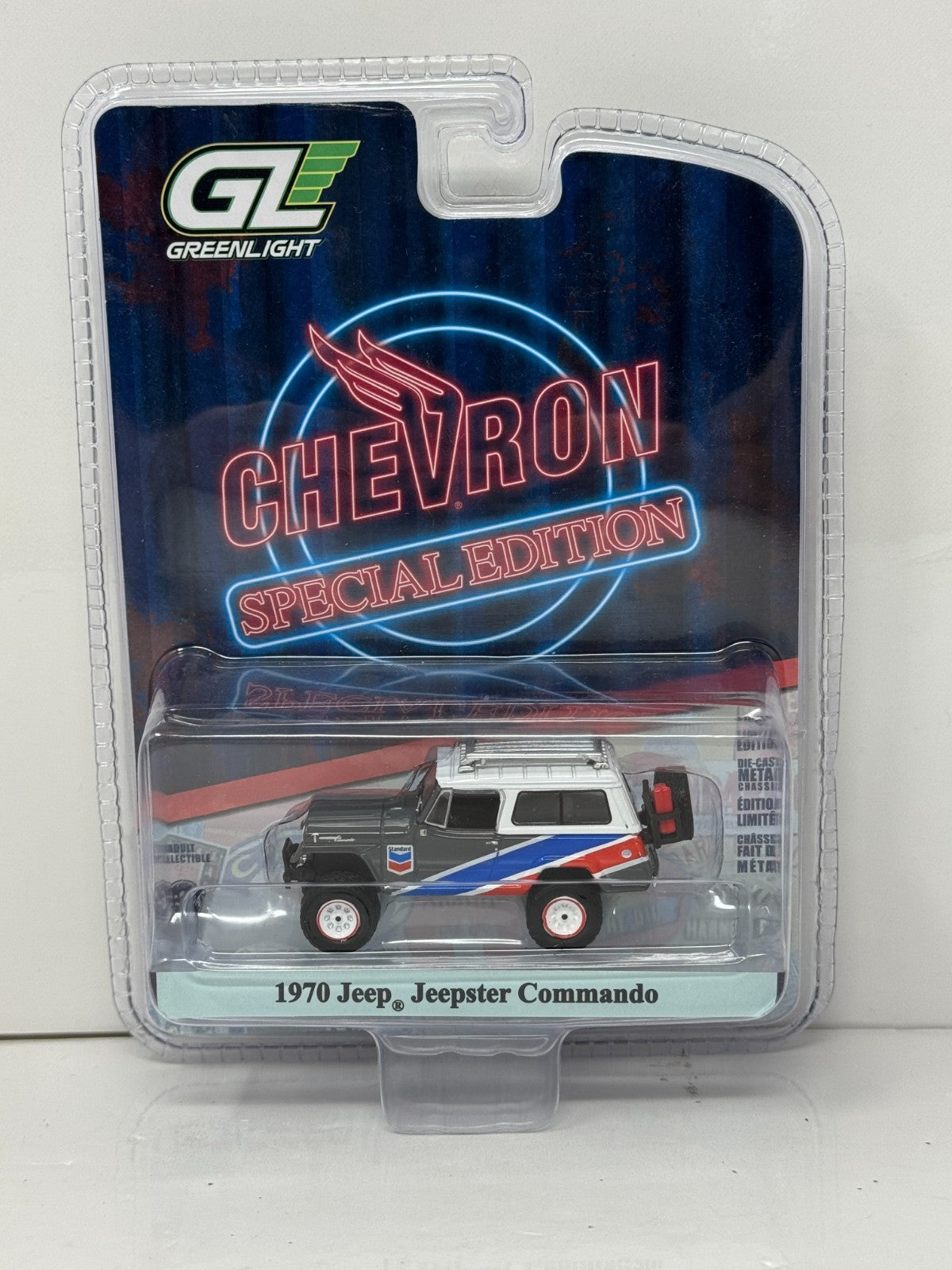 Greenlight Chevron Special Edition 1970 Jeep Jeepster Commando 1:64 Diecast