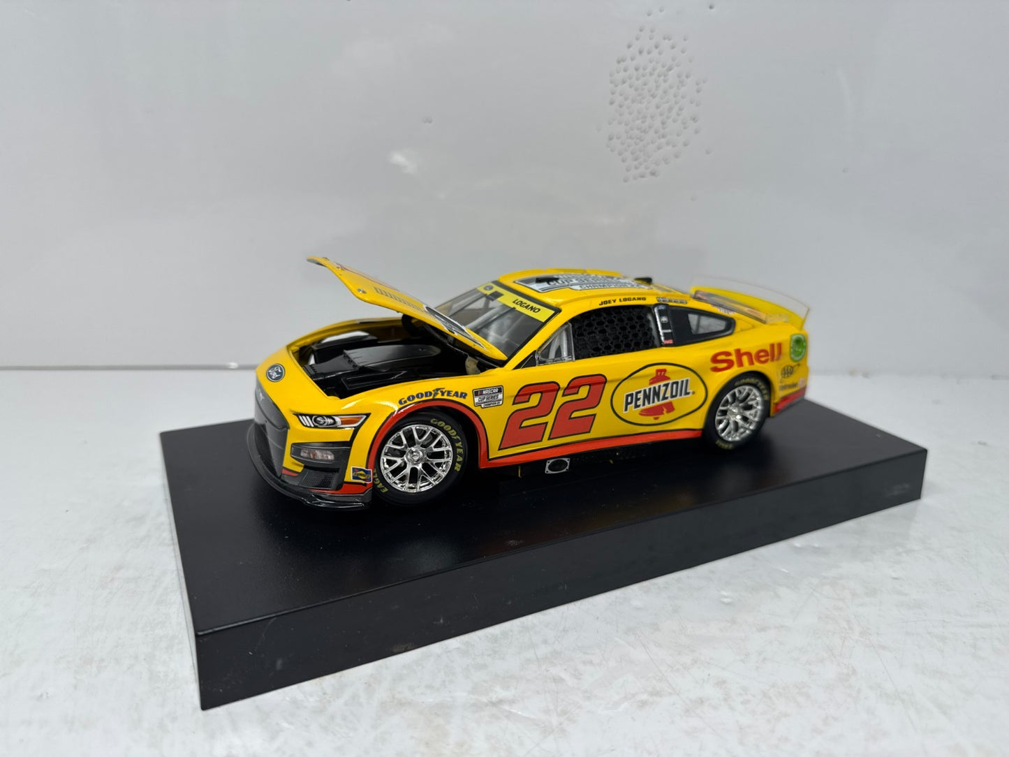 Lionel Nascar #22 Joey Logano Shell Pennzoil Champion 2022 Mustang 1:24 Diecast