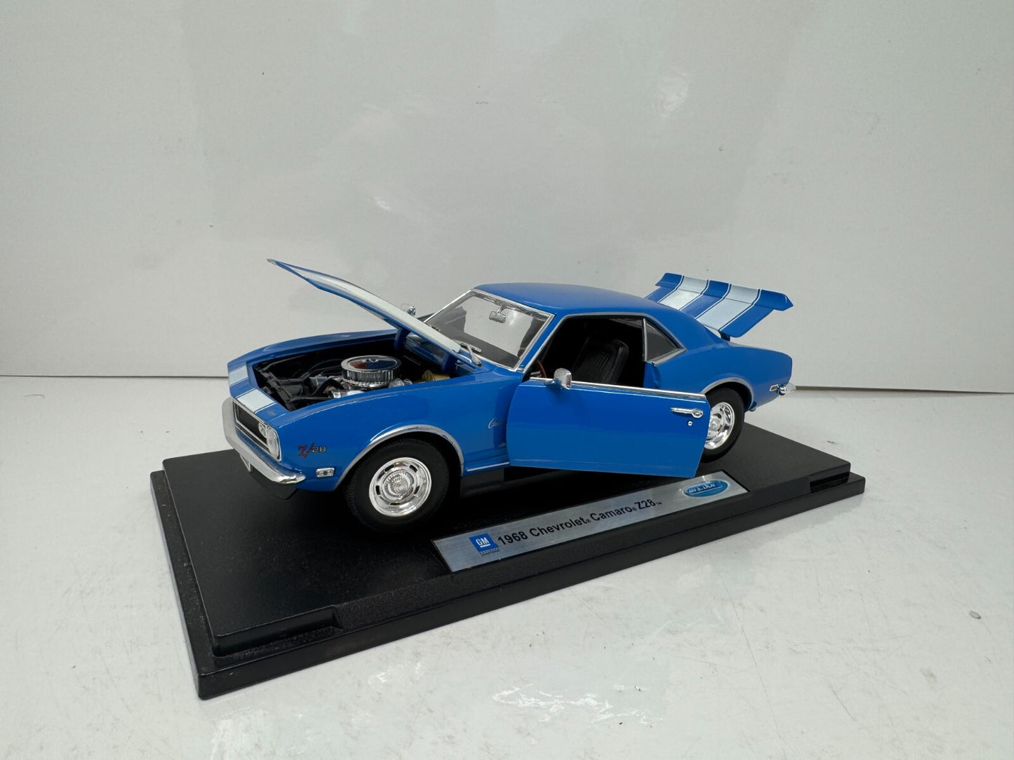 Welly 1968 Chevrolet Camaro Z/28 1:18 Diecast