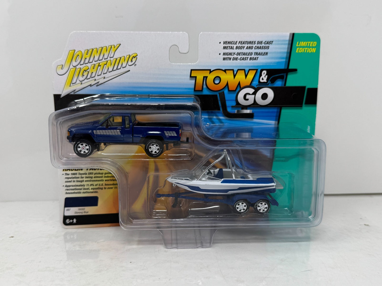 Johnny Lightning Tow & Go 1985 Toyota SR5 Pickup w/ Boat & Trailer 1:64 Diecast
