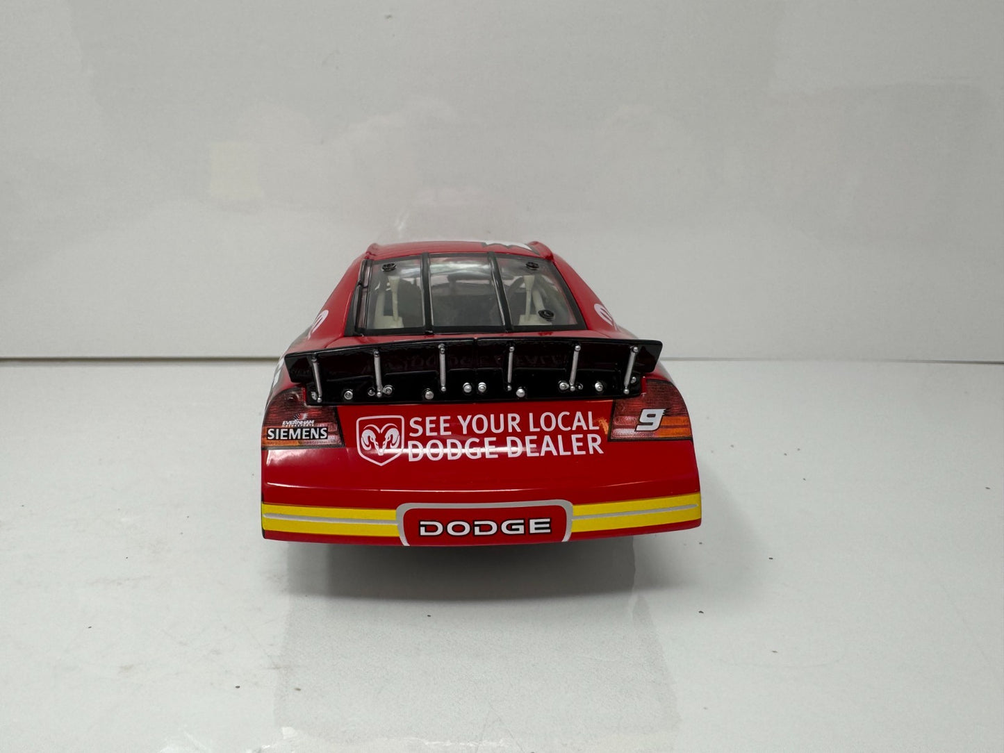 Action NASCAR Kasey Kahne #9 Dodge Dealers 2004 Dodge Intrepid 1:24 Diecast