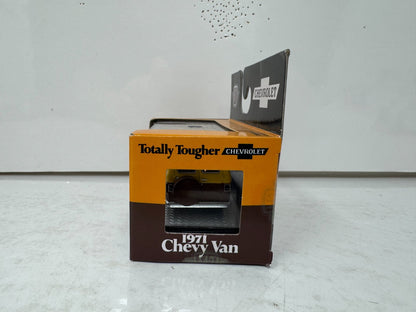 M2 Machines 1971 Chevrolet Van G10 Sunny Daze Custom Van 1:64 Diecast