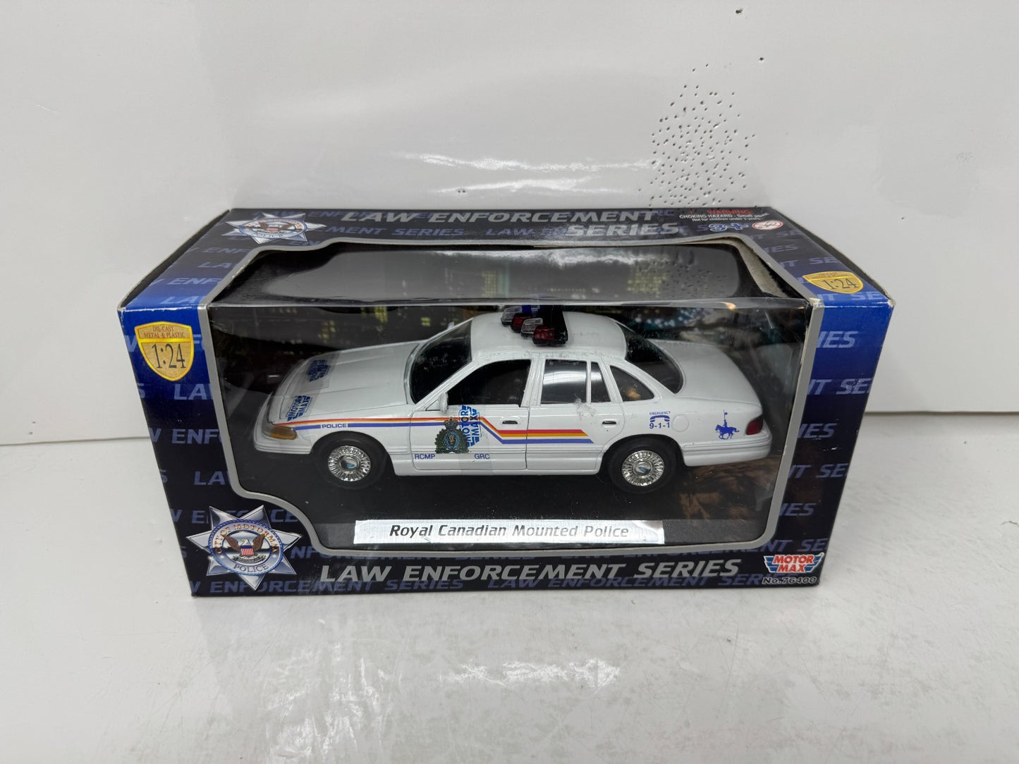 Motormax RCMP Ford Crown Victoria Police Car 1:24 Diecast Blue Box Edition
