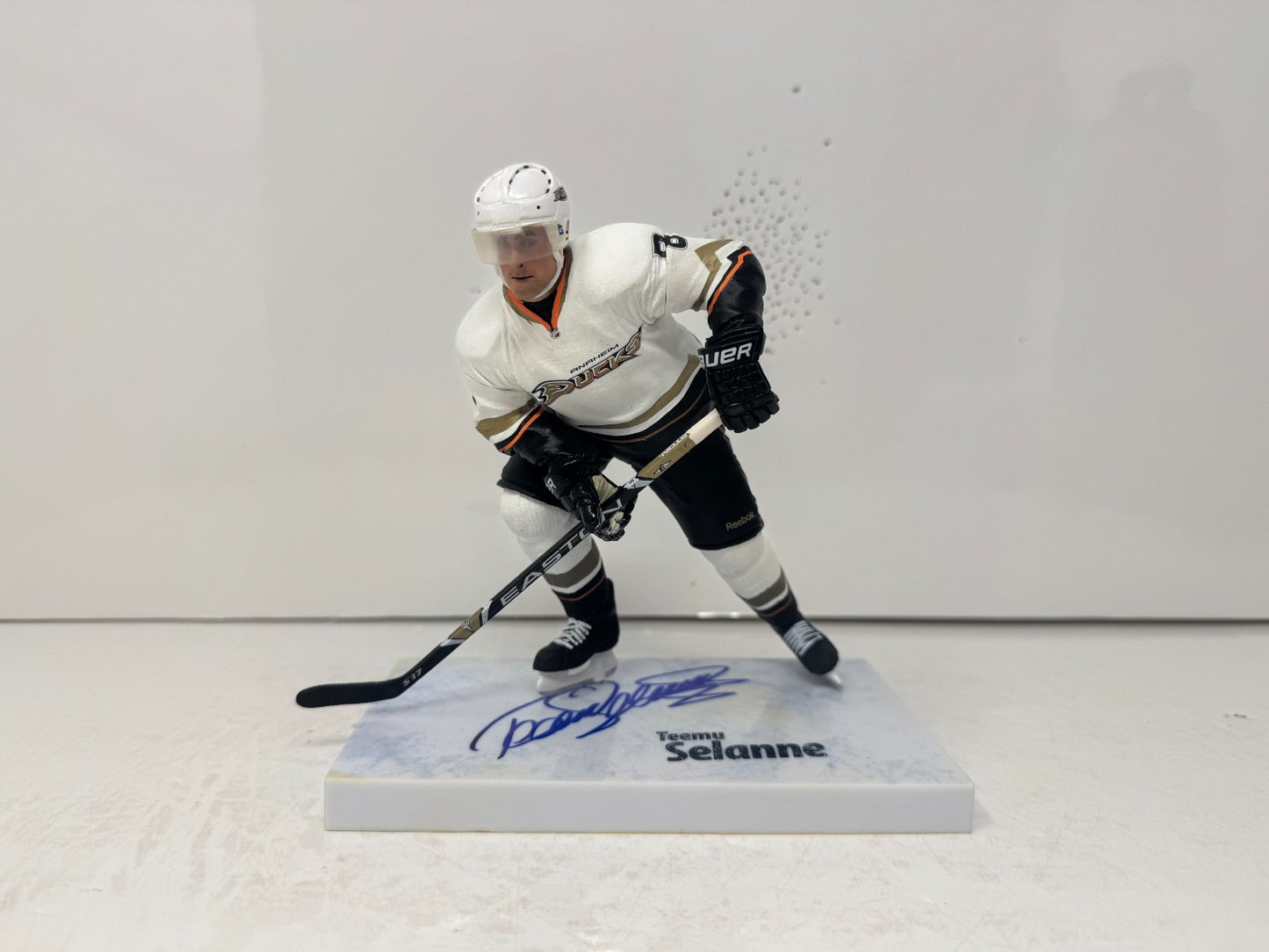McFarlane NHL Teemu Selanne Anaheim Ducks Figure Auto Signed