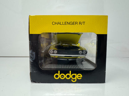 M2 Machines 1971 Dodge Challenger R/T 383 1:24 Diecast