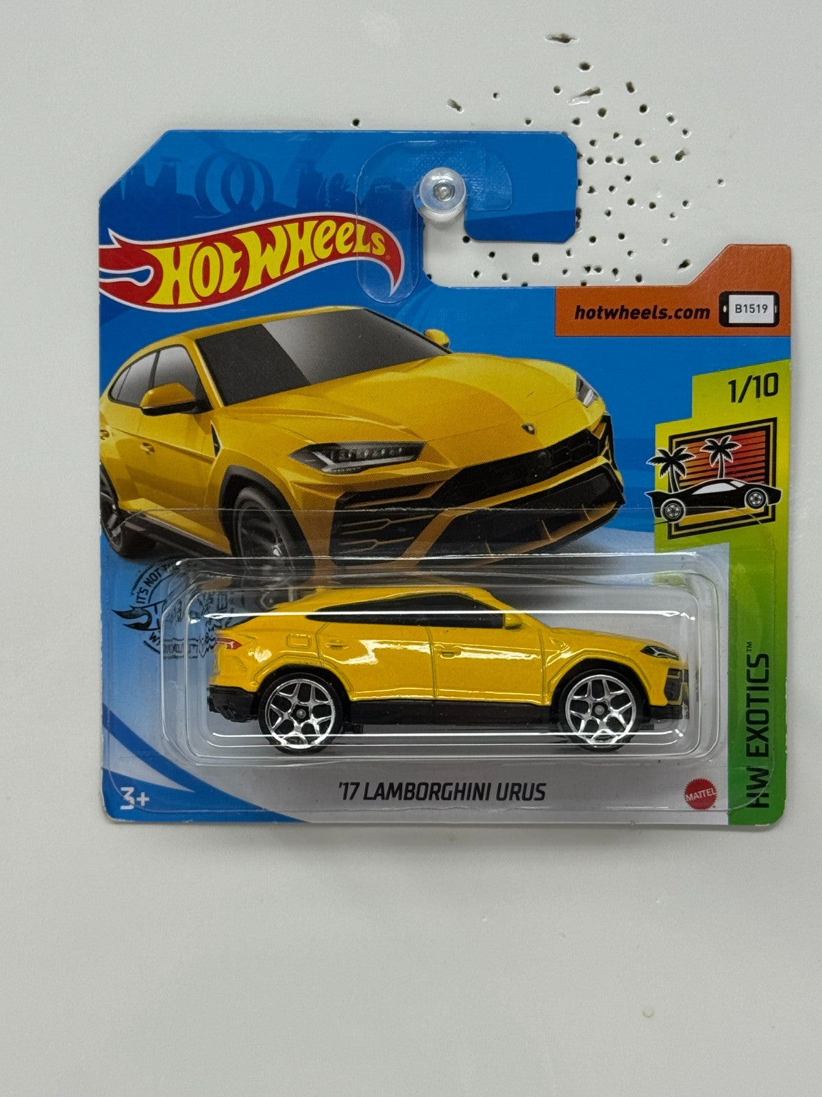 Hot Wheels Exotics 2017 Lamborghini Urus 1:64 Diecast Short Card