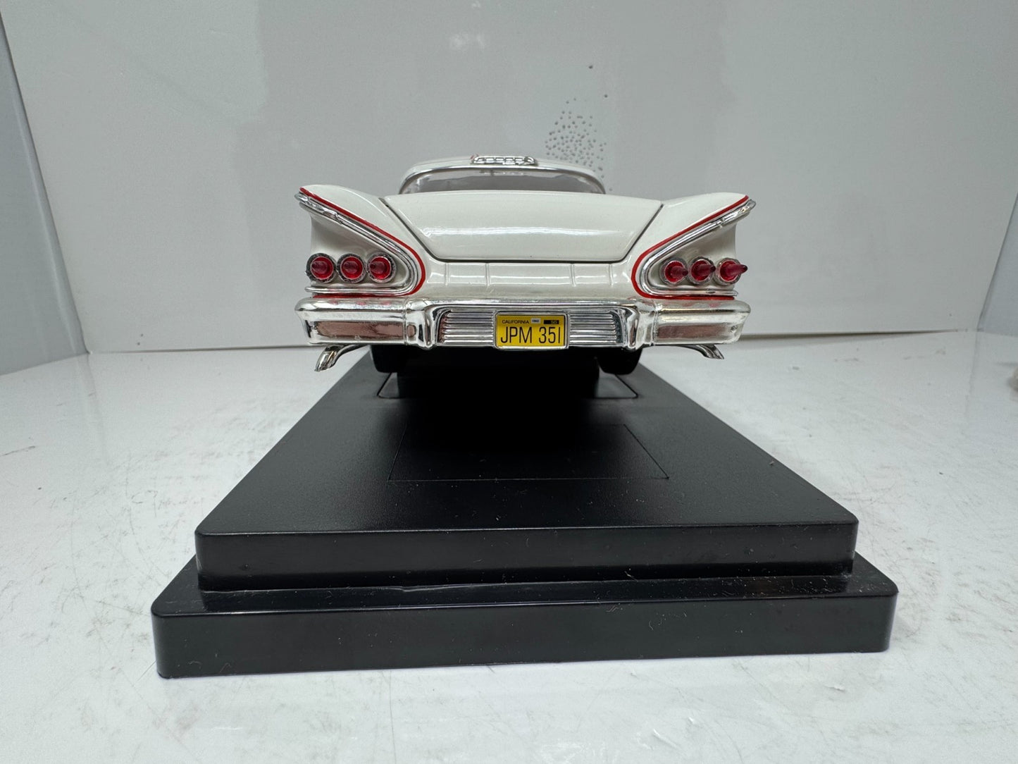 Ertl American Muscle 1958 Chevrolet Impala American Graffiti 1:18 Diecast