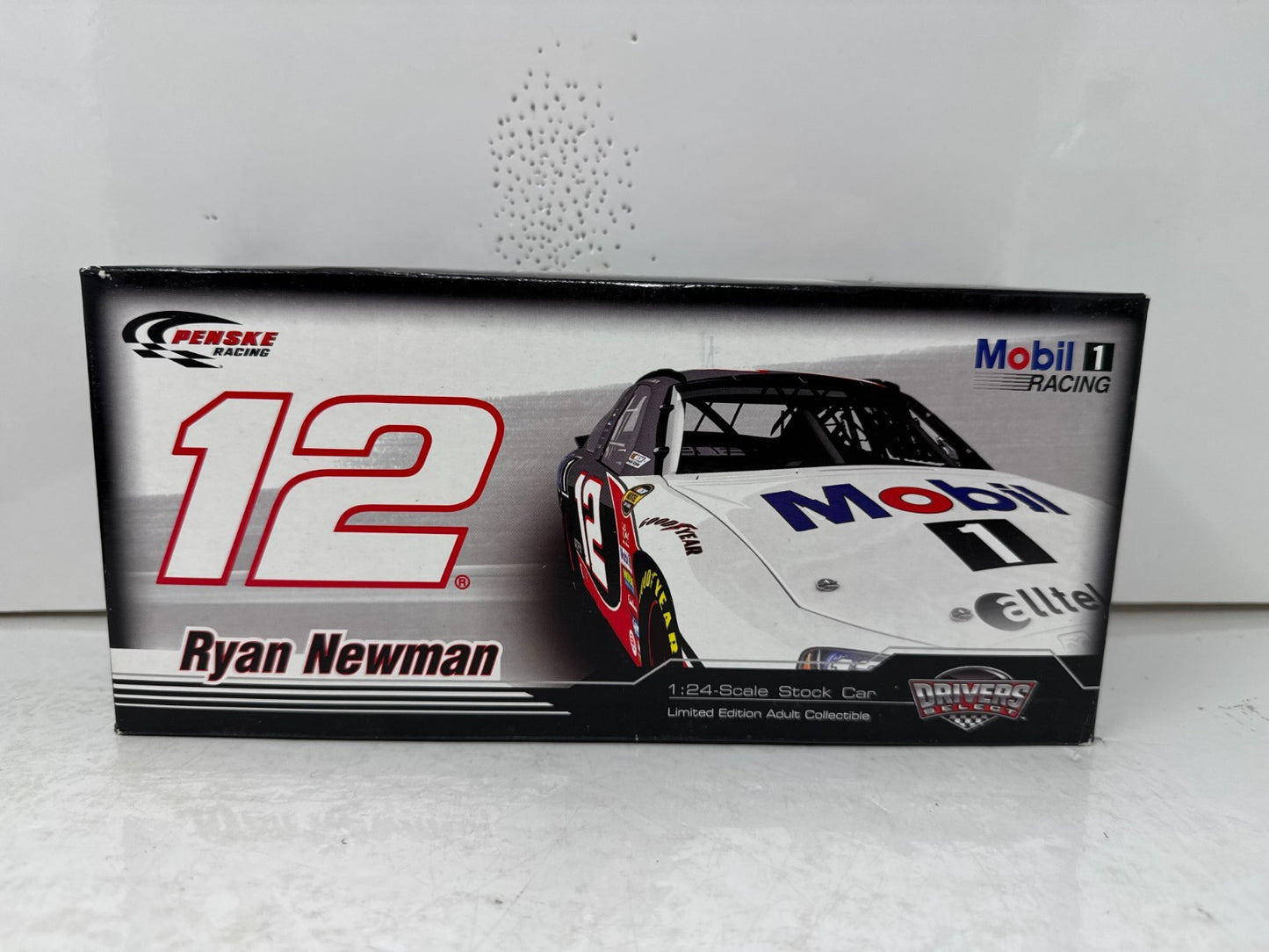Motorsports Authentics #12 Ryan Newman Mobil 1 2007 Charger 1:24 Diecast