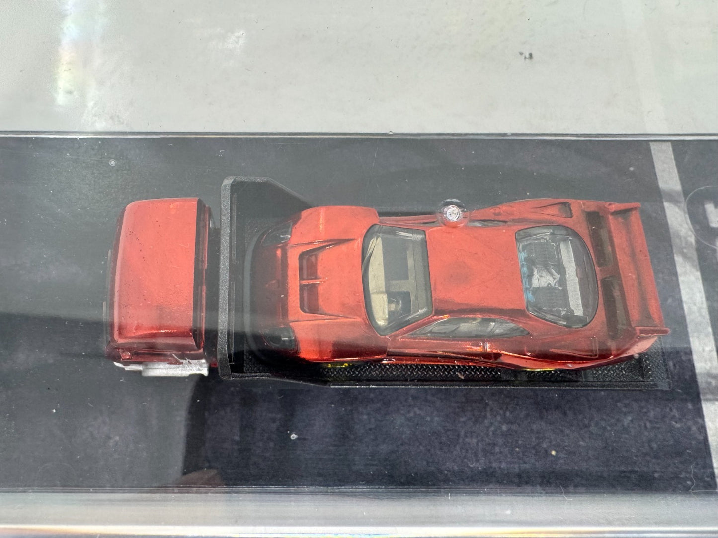 Ferrari F40 & Transporter 1:64 Diecast with Display Case has Custom Real Riders Tire & Paint Job