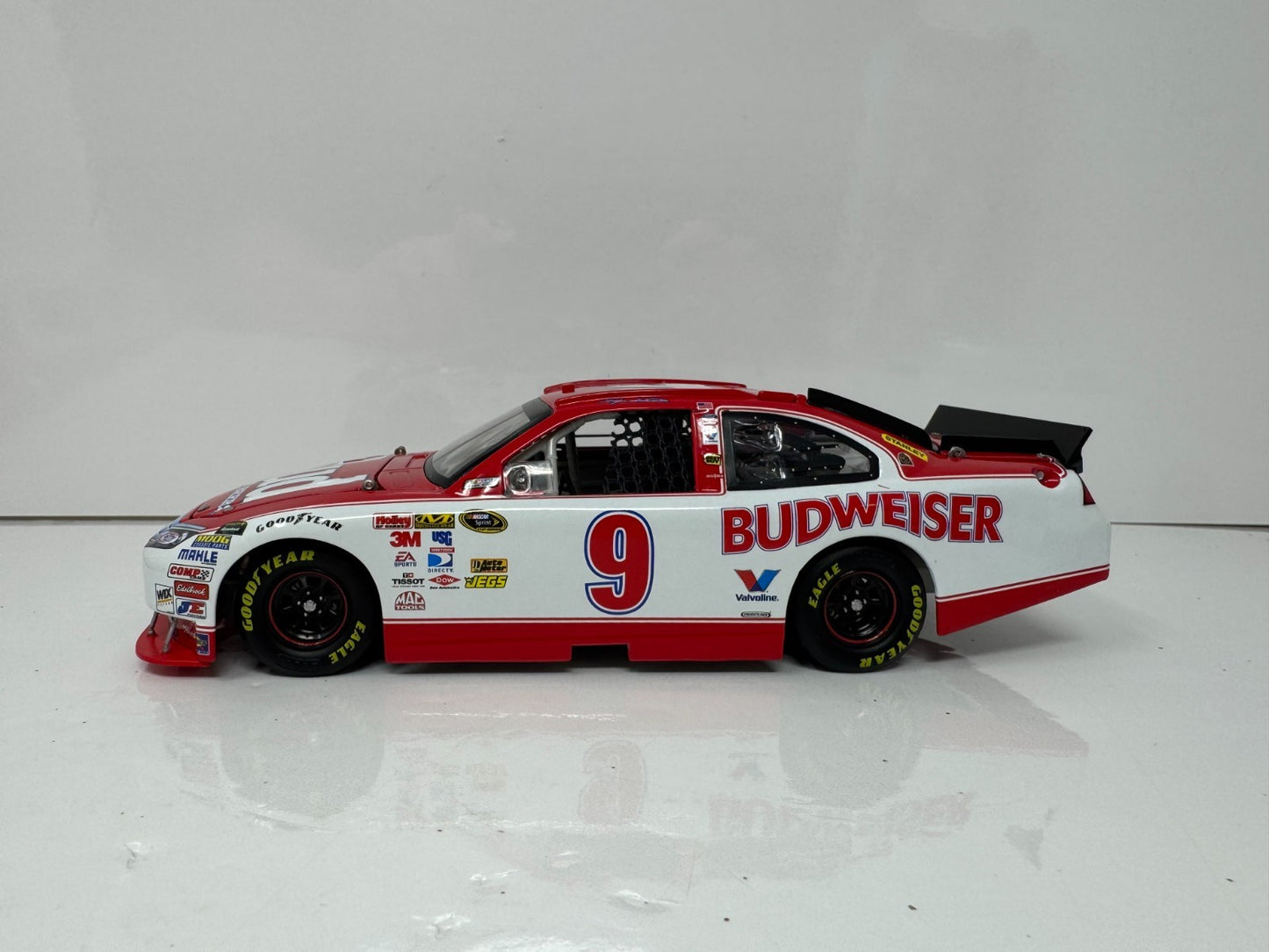 Action NASCAR Kasey Kahne #9 Budweiser Throwback 2010 Ford Fusion 1:24 Diecast