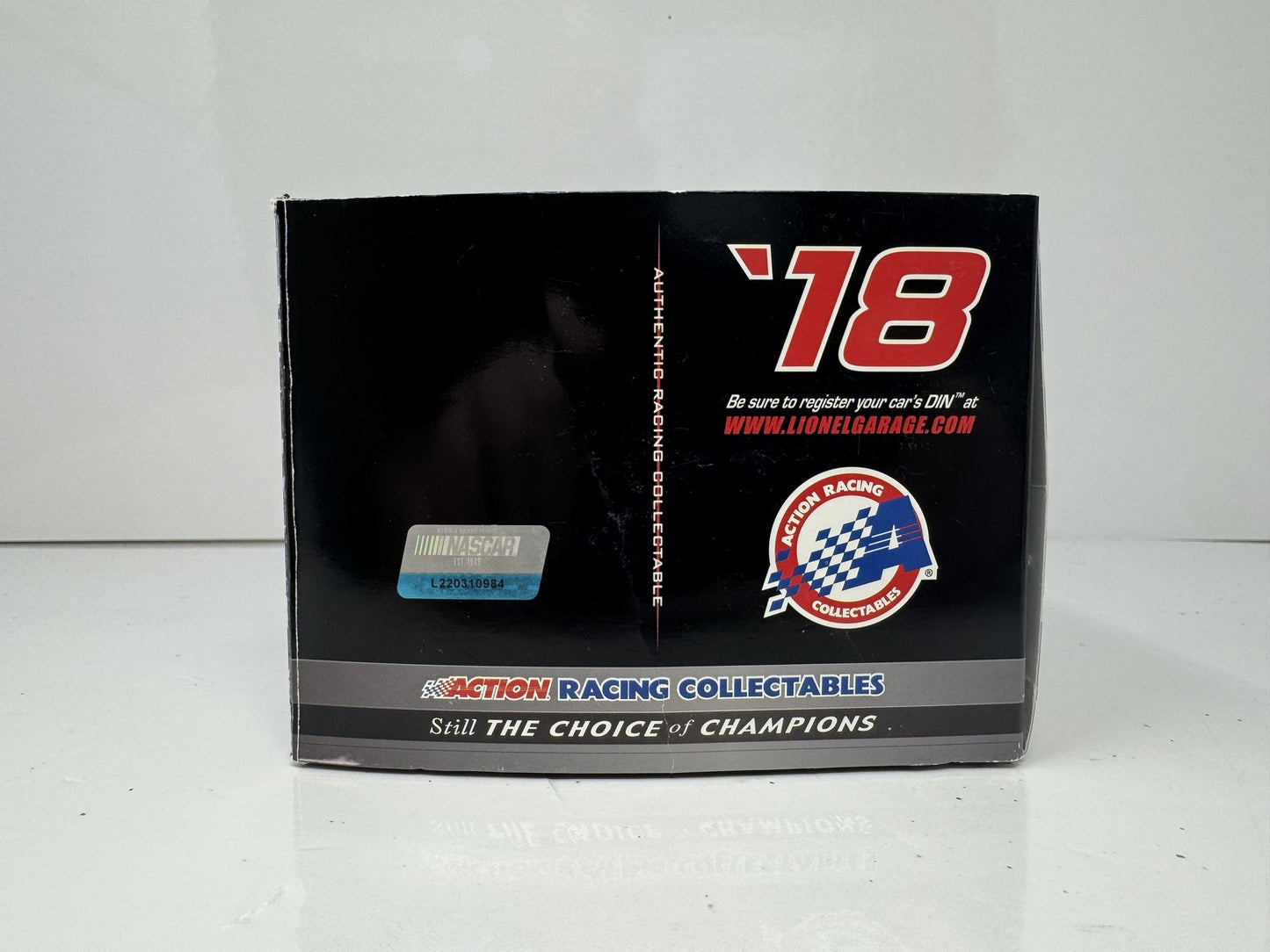 Lionel NASCAR Martin Truex Jr. #78 Big A Kentucky Raced Win 2018 1:24 Diecast