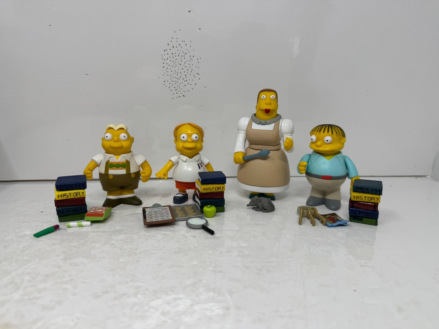 Simpsons World of Springfield Cafeteria Lunchlady Doris School Playmates Playset