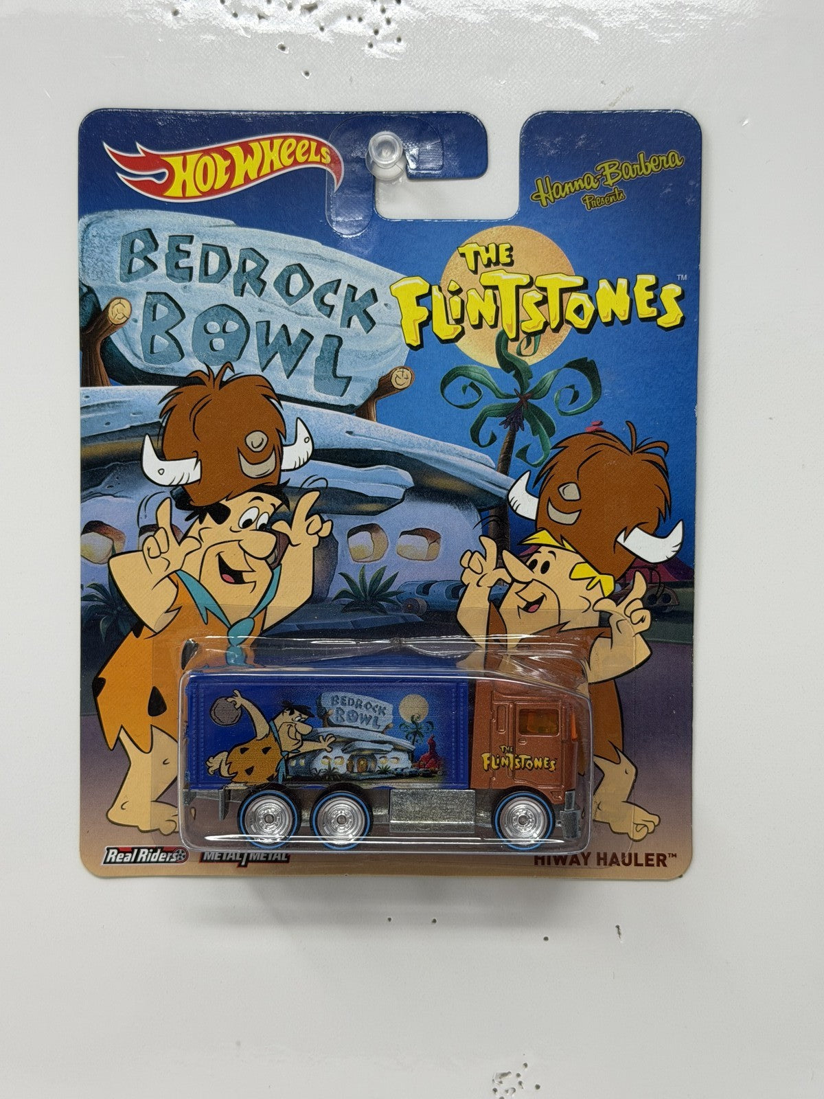 Hot Wheels The Flintstones Bedrock Bowl Hiway Hauler 1:64 Diecast Real Riders