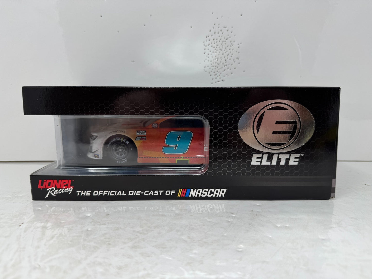 Lionel NASCAR Elite #9 Chase Elliott Llumar COTA Win Camaro 1:24 Diecast