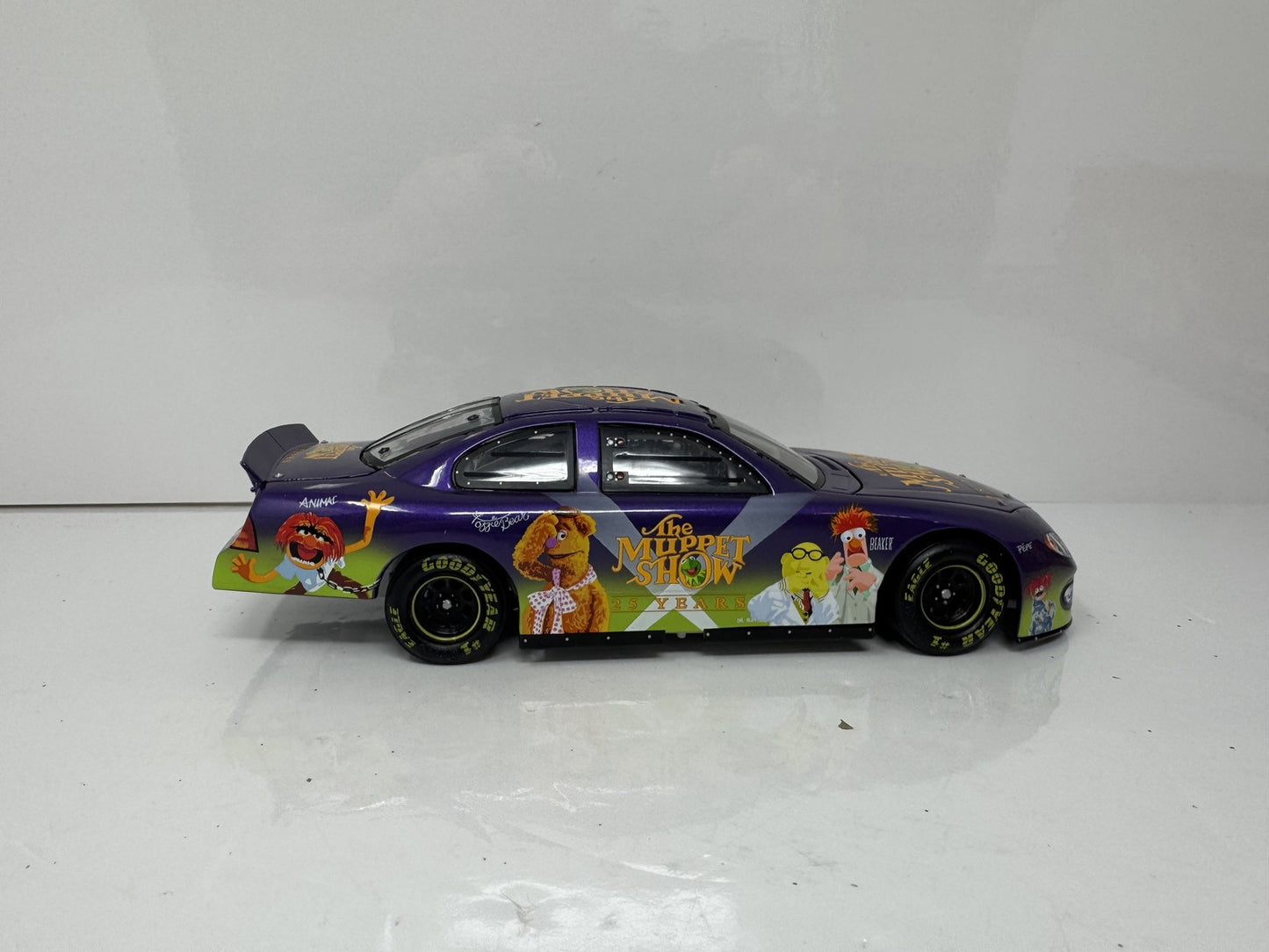 Action Nascar The Muppet Show Anniversary Car 2002 Dodge Intrepid 1:24 Diecast