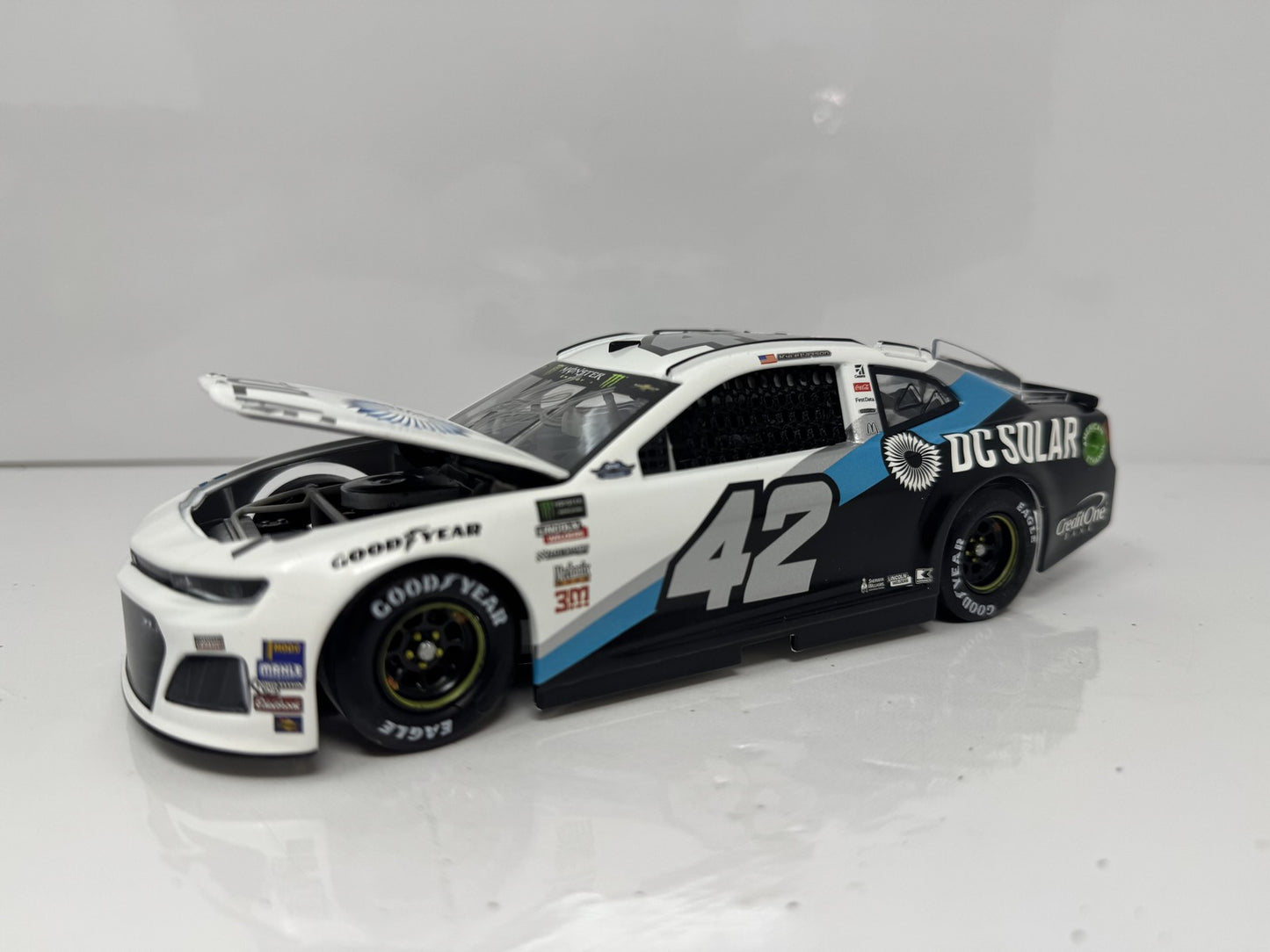 Lionel NASCAR Kyle Larson #42 DC Solar Darlington 2018 Autographed 1:24 Diecast