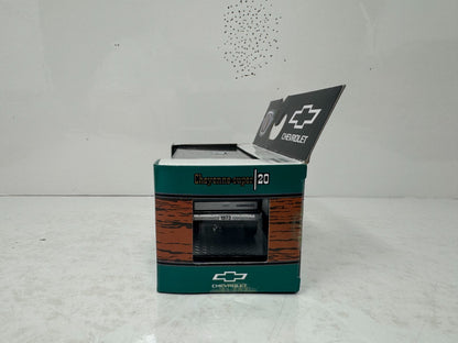 M2 Machines 1973 Chevrolet Cheyenne Super 30 1:64 Diecast
