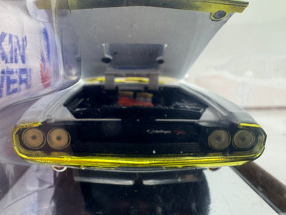 M2 Machines 1970 Dodge Challenger RT HEMI VP Racing CHASE 1:24 Diecast Gold Rims