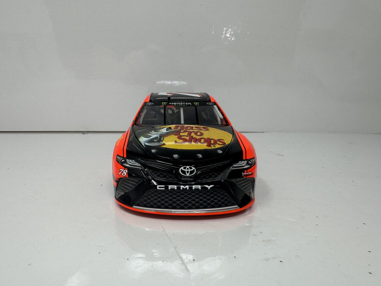 Lionel NASCAR Martin Truex Jr. #78 Bass Pro Boats 2017 Toyota Camry 1:24 Diecast
