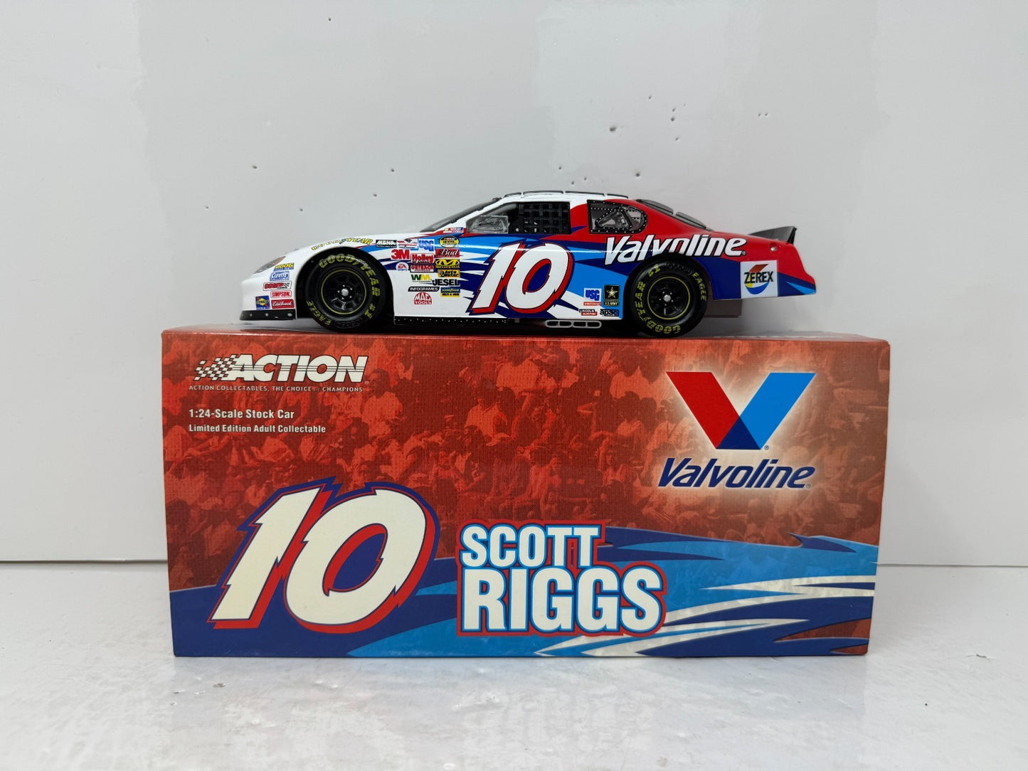 Action NASCAR #10 Scott Riggs Valvoline 2004 Monte Carlo 1:24 Diecast