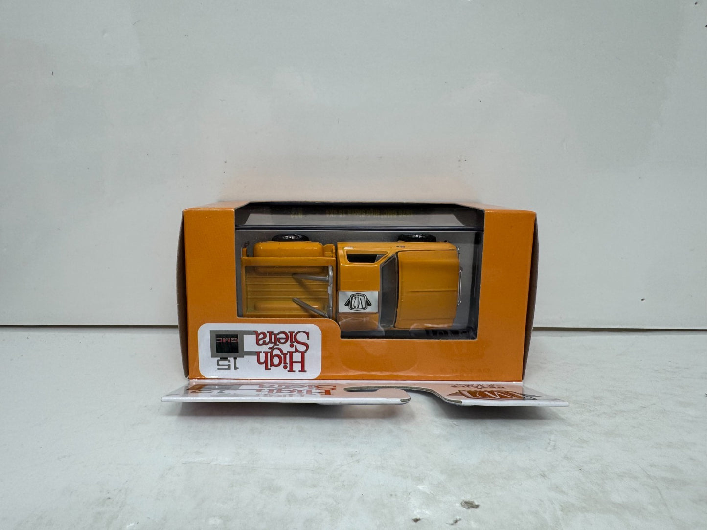 M2 Machines Square Body Truck 1976 GMC High Sierra 15 4x4 1:64 Diecast
