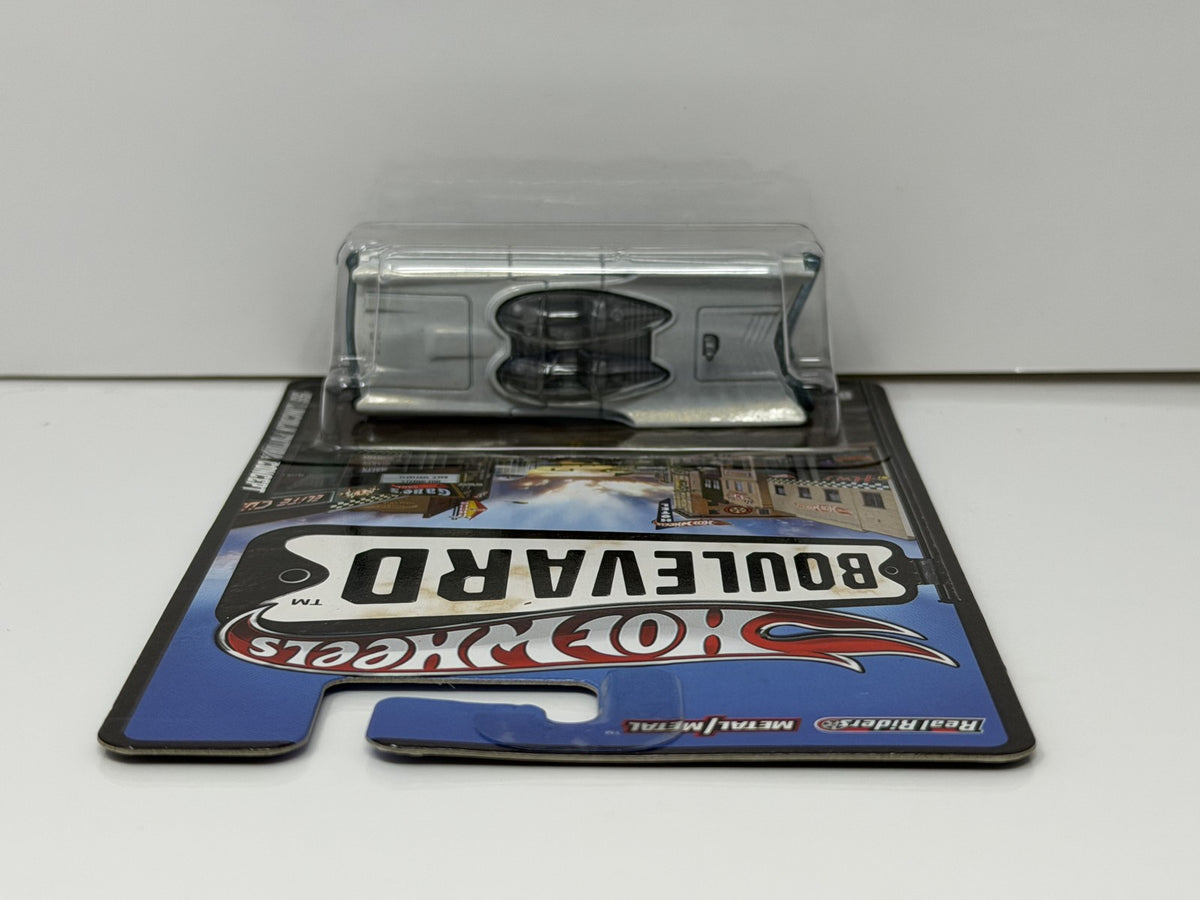 Hot Wheels Boulevard 1955 Lincoln Futura Concept 1:64 Diecast Real Riders White